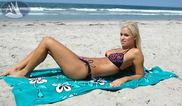 Mia Bangg Aka Mia Bang