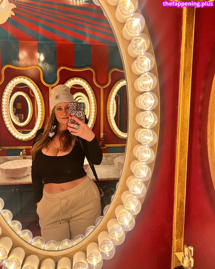 Anna / annaleigh757 / bellasolle / busty / curvy teacher / kathryn_smith / mmmaaarrryyyyyy / sandrafoxxxy / viki.winki Foto OnlyFans Desnuda #5