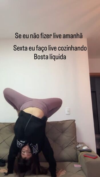 Novinhas Com Peitos Pequenos