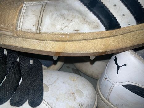 onlyfeetnsneakers