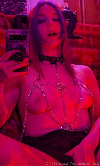 ophelia.song19