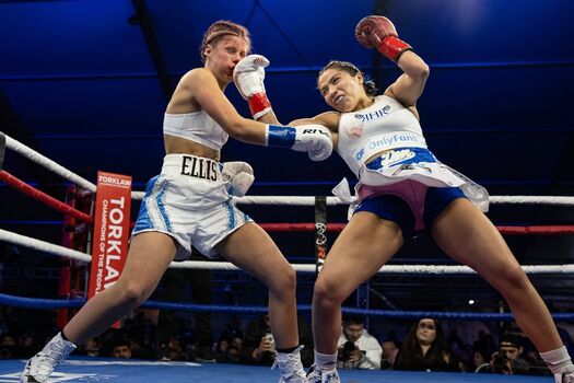 Right Hook Roxy