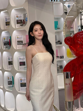 Sakura Miyawaki 宮脇 咲良