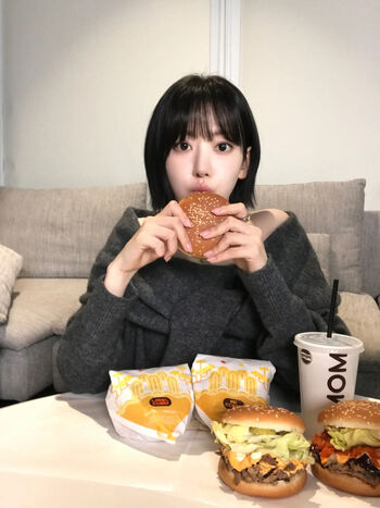 Sakura Miyawaki 宮脇 咲良