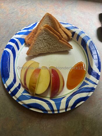 skinnyblondechick123