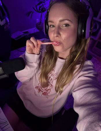 Sonja Reid aka OMGitsfirefoxx