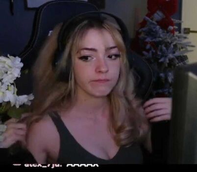 Sylvee / Sylveey / Sylveemhm