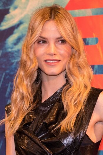 Sylvia Hoeks