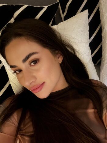 Thais Azevedo Privacy