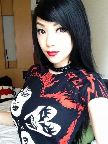 Vampybitme Linda Le