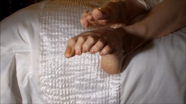 Violet's Toes (Violet's Perfect Feet