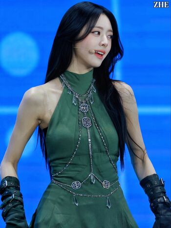 Yuna - ITZY (유나, Shin Yu Na)