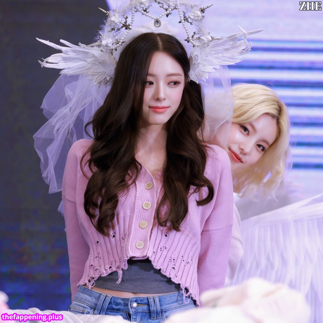 Yuna - ITZY (유나, Shin Yu Na)