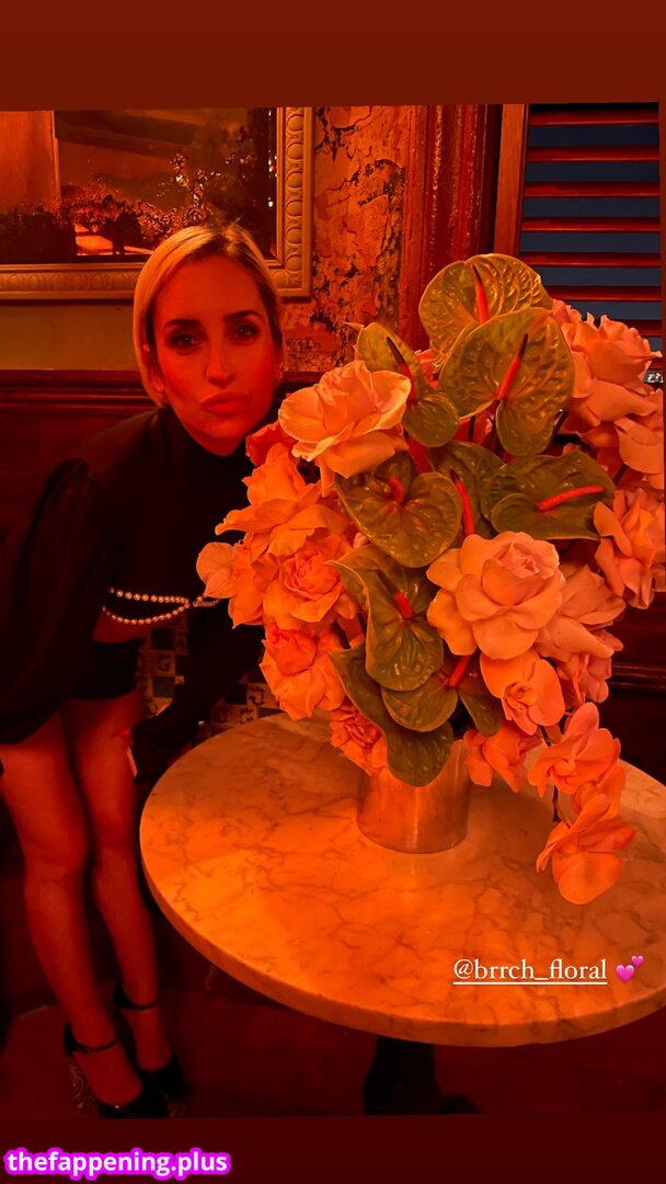 Zoe Lister Jones / https: / zoelisterjones 누드 OnlyFans 사진 #16