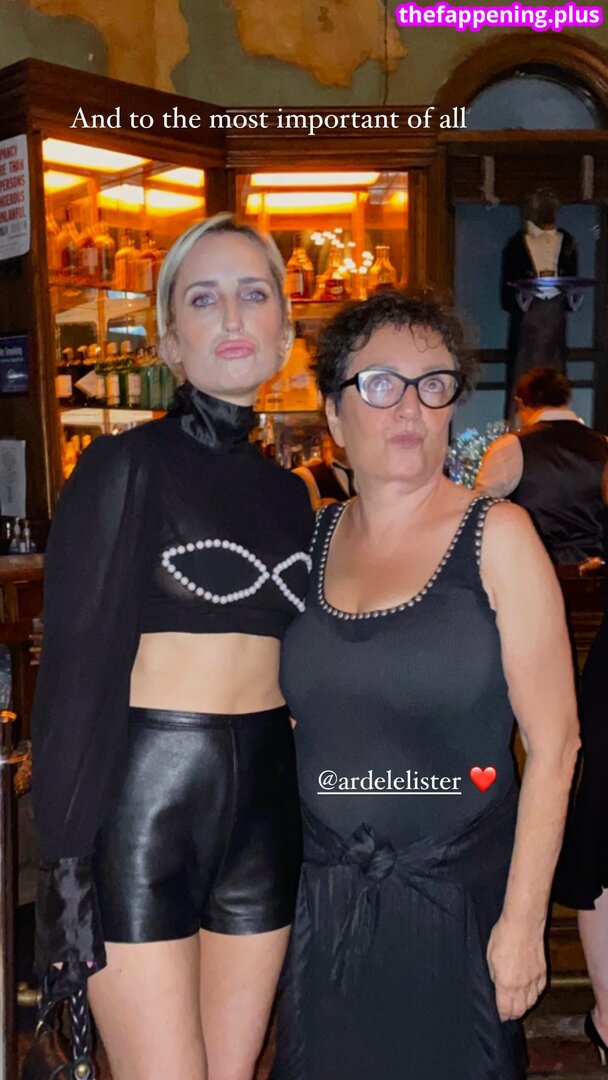 Zoe Lister Jones / https: / zoelisterjones 누드 OnlyFans 사진 #19