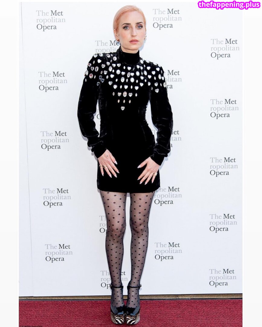 Zoe Lister Jones / https: / zoelisterjones Фото оголеного OnlyFans #24