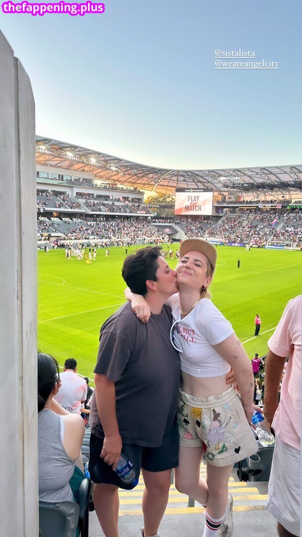 Zoe Lister Jones / https: / zoelisterjones Foto OnlyFans Nua #34