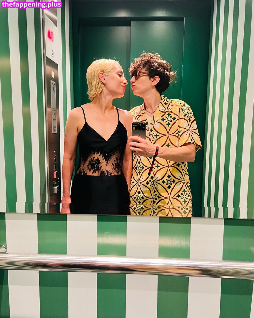 Zoe Lister Jones / https: / zoelisterjones Фото оголеного OnlyFans #44